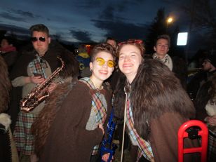 Fasnacht Sonntag Nochmals drei Auftritte am Fasnacht Sonntag: Nach der Narrenmesse auf der Kirchentreppe in Jestetten, beim Umzug in...