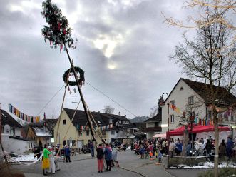 SchmuDu Schmutziger Dunnschtig in Altenburg, Narrenbaumstellen und Hemdglungi Umzug